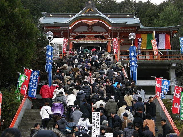 1024px-Naritasan-horinji,成田山法輪寺、初詣1014708